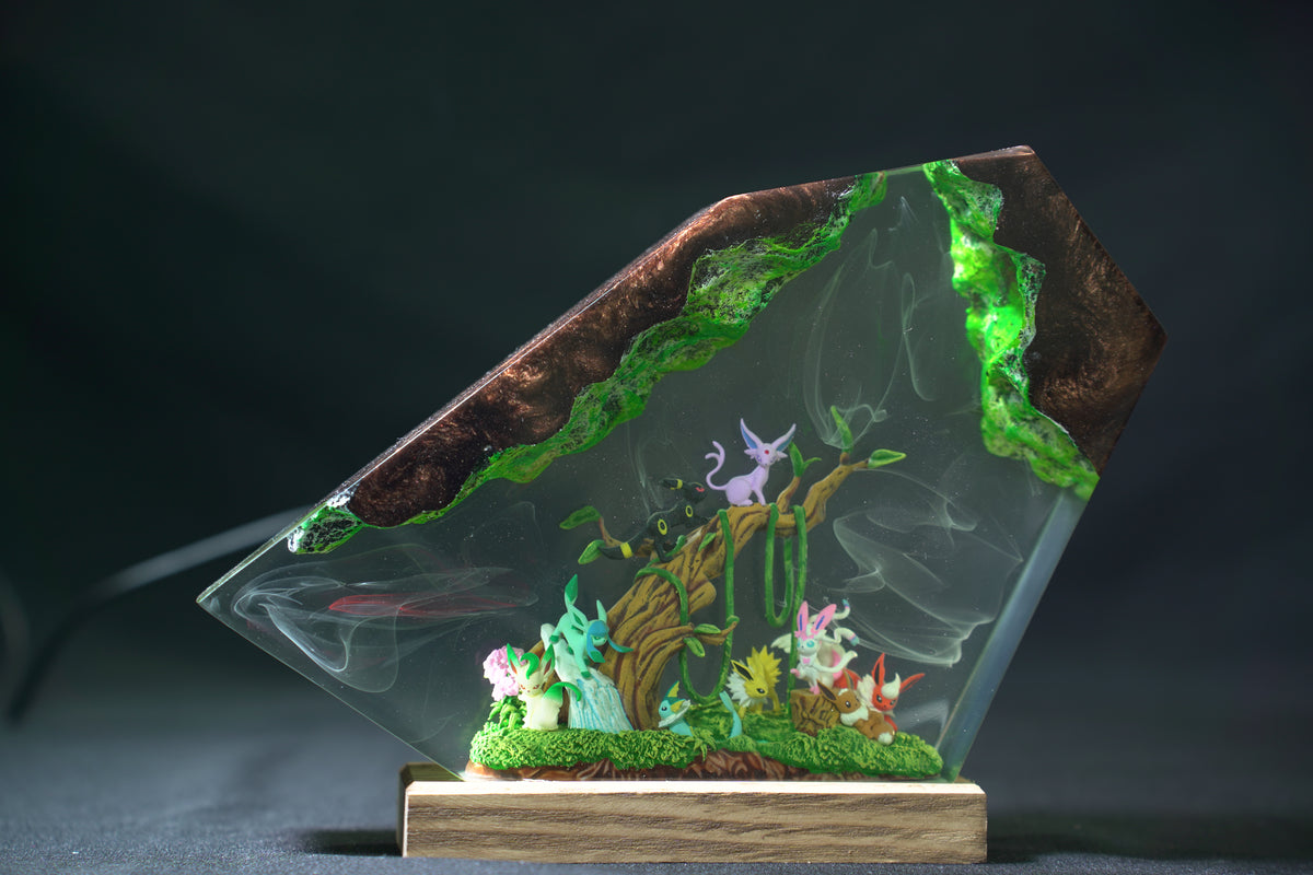Enchanted Forest Resin Lamp – Tiny Woodland Creatures Under a Magic Tree, Handmade Epoxy Night Light with Wood Base